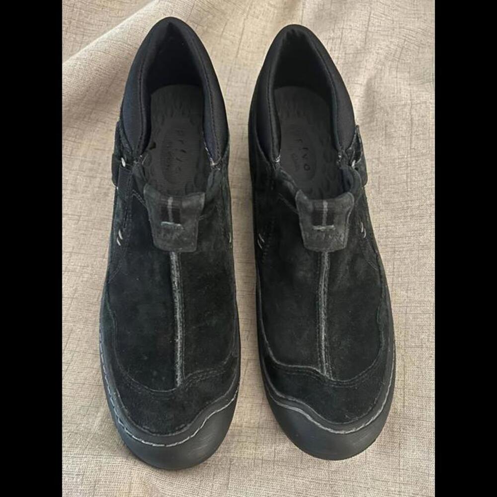 Clark’s black suede waterproof shoes/sz9